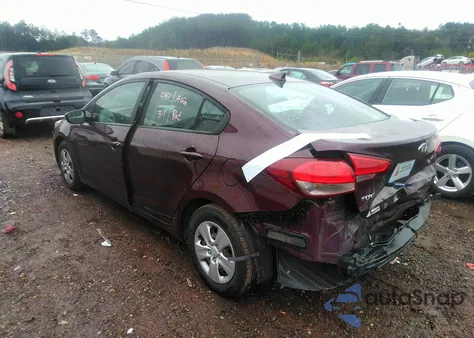 2018 Kia Forte Lx z USA, uszkodzony, nr VIN 3KPFL4A71JE194437